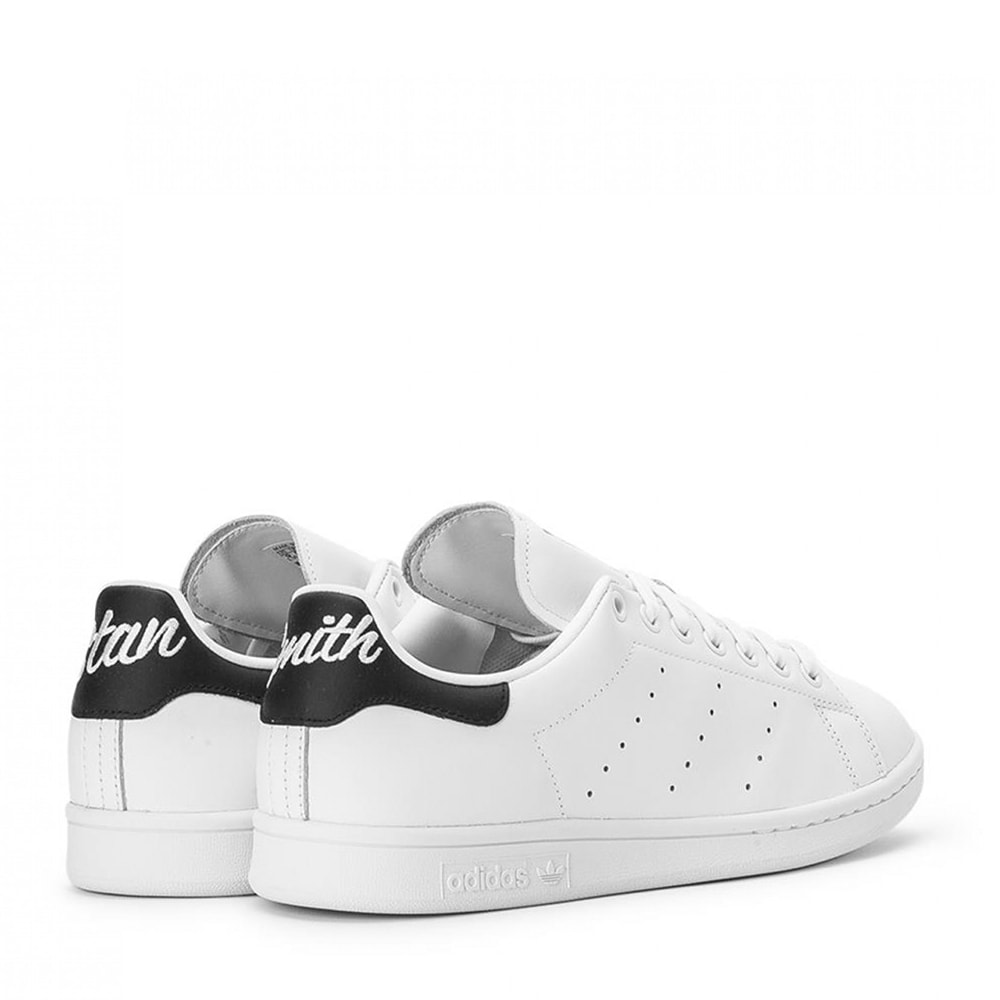 stan smith con scritta